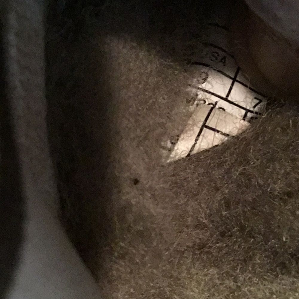 Womens’s Ugg fuzzy slide slippers - Picture 4 of 4